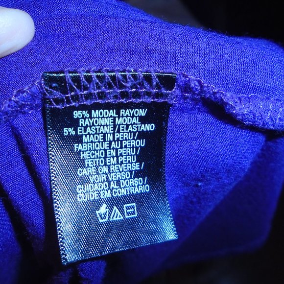 3/$20 Tahari sleeveless top - Picture 4 of 6